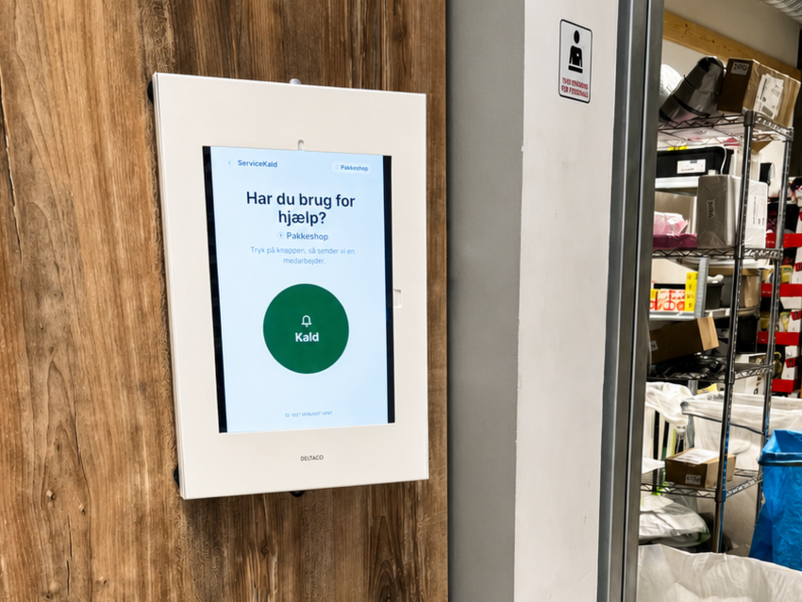 ServiceKald-standeren installeret ved pakkeshoppen hos Min Købmand Hjerm